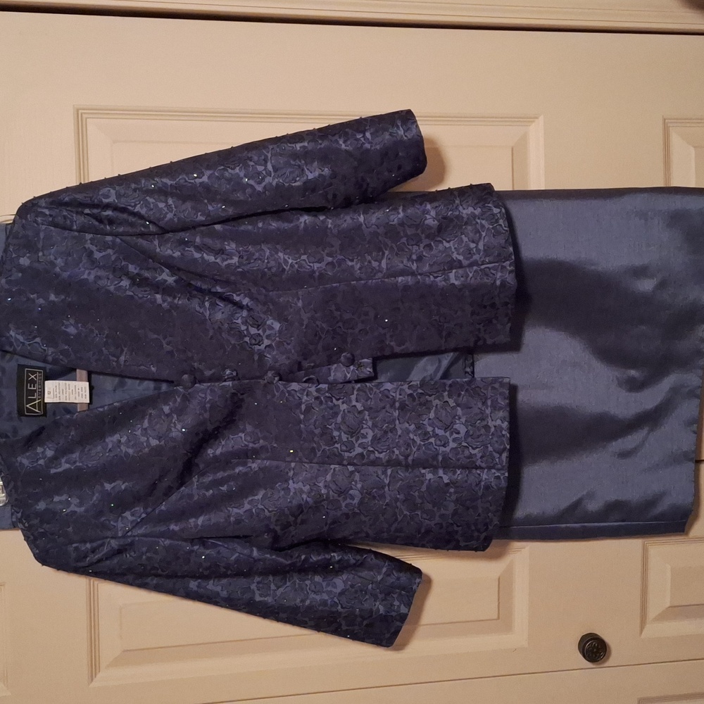 Hong Kong   beaded  jacket & skirt. Button front .  3/4 length jacket sleeve